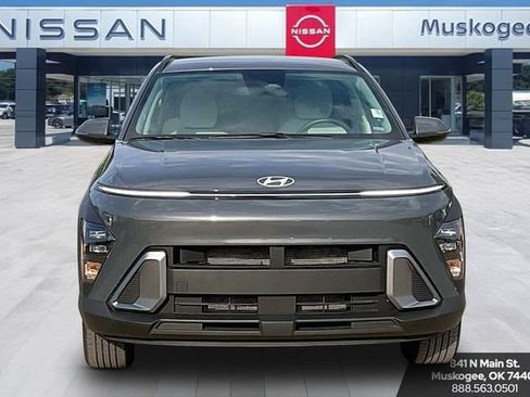 Used 2025 Hyundai Kona SEL AWD/4WD image 2
