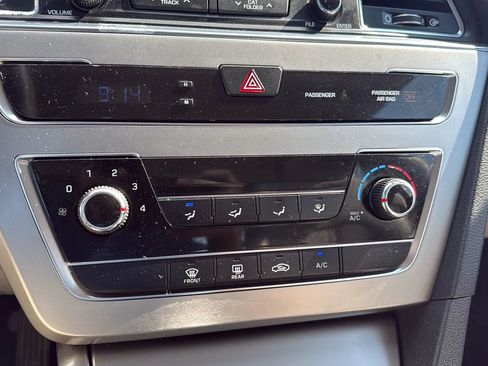 Used 2015 Hyundai Sonata SE w/ Option Group 09 FWD image 31