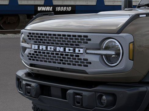 New 2026 Ford Bronco Badlands AWD/4WD image 19