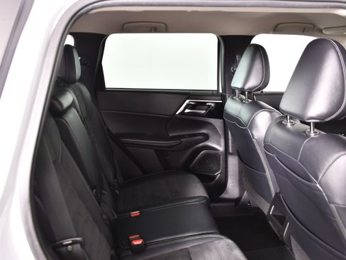 Used 2023 Mitsubishi Outlander SE AWD/4WD image 35