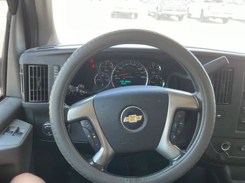 Used 2015 Chevrolet Express 2500 RWD image 9