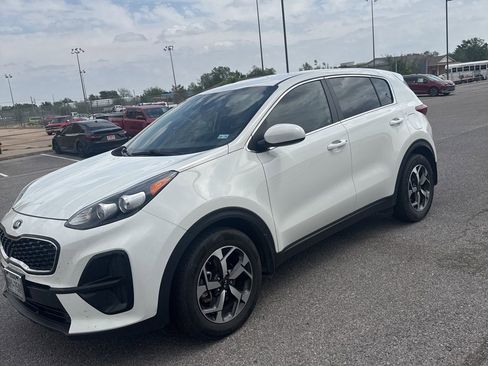 Used 2020 Kia Sportage LX image 1