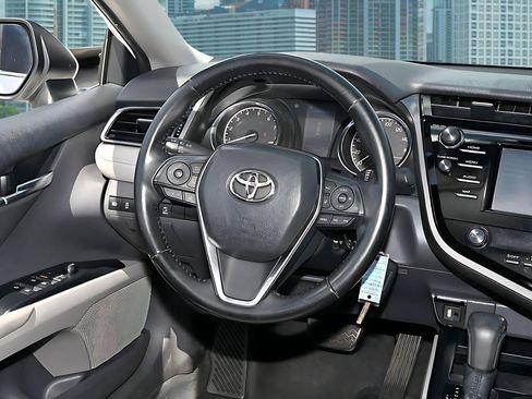 Used 2019 Toyota Camry SE FWD image 19