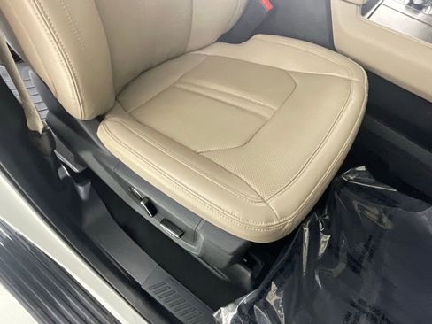 Used 2024 Ford Expedition Limited AWD/4WD image 28