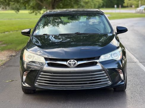 Used 2016 Toyota Camry LE FWD image 2