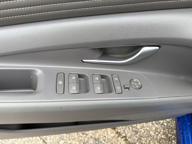 Used 2025 Hyundai Elantra Sport FWD image 12