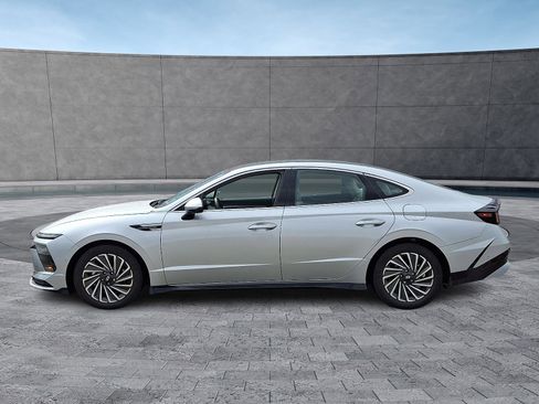 Certified 2025 Hyundai Sonata Limited FWD image 6