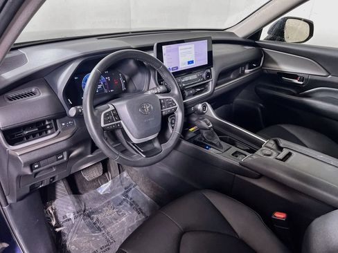 Certified 2025 Toyota Grand Highlander AWD image 9
