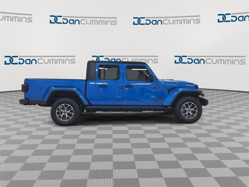 Used 2024 Jeep Gladiator Sport image 9