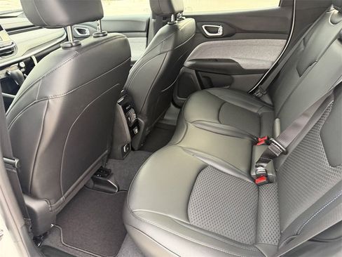 New 2026 Jeep Compass Latitude image 10