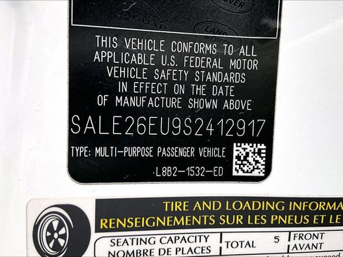 Used 2025 Land Rover Defender 90 X-Dynamic SE image 31