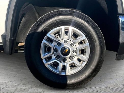Used 2024 Chevrolet Silverado 2500 LT image 9