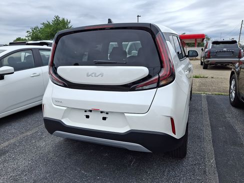 Used 2025 Kia Soul LX FWD image 9