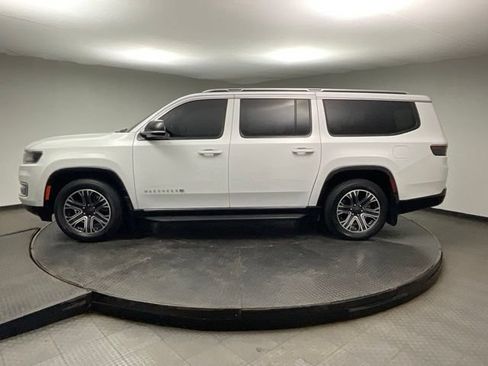 Used 2023 Jeep Wagoneer L 4WD w/ Premium Group I image 4