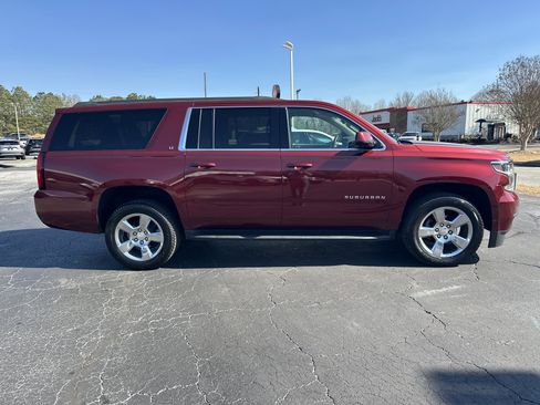 Used 2018 Chevrolet Suburban LT image 9