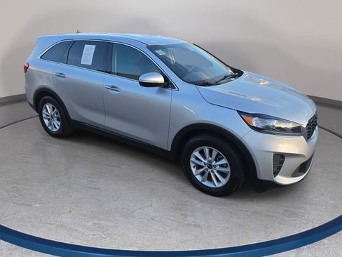 Used 2020 Kia Sorento LX FWD image 3