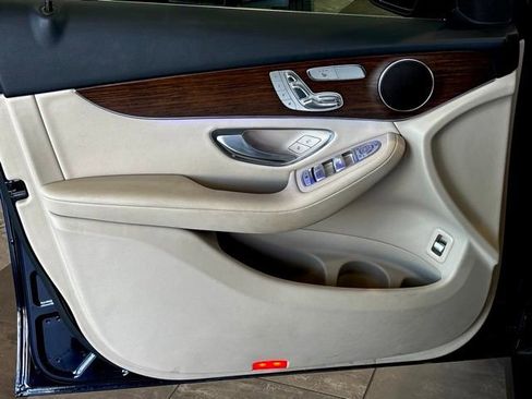 Used 2022 Mercedes-Benz GLC 300 image 24