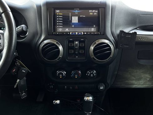 Used 2017 Jeep Wrangler Unlimited Sport w/ Quick Order Package 24S AWD/4WD image 16