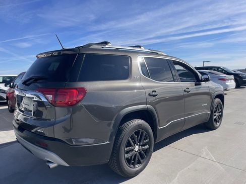 Used 2019 GMC Acadia SLT image 2