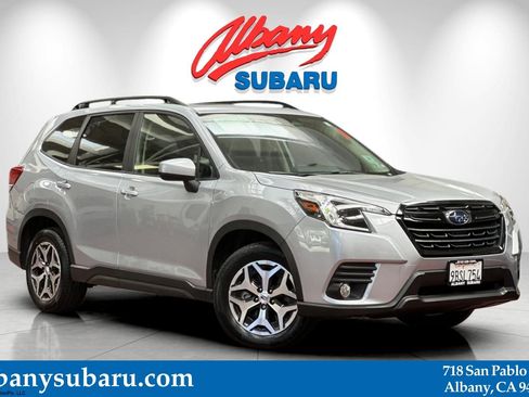 Used 2022 Subaru Forester Premium AWD/4WD image 1