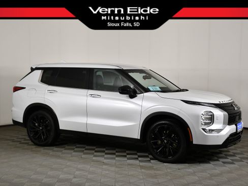 Used 2023 Mitsubishi Outlander SE AWD/4WD image 1
