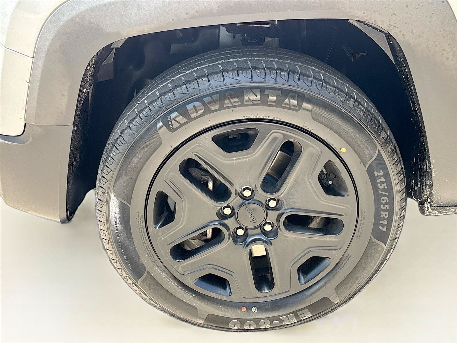 Used 2018 Jeep Renegade Trailhawk w/ UConnect 8.4 Nav Group AWD/4WD image 30