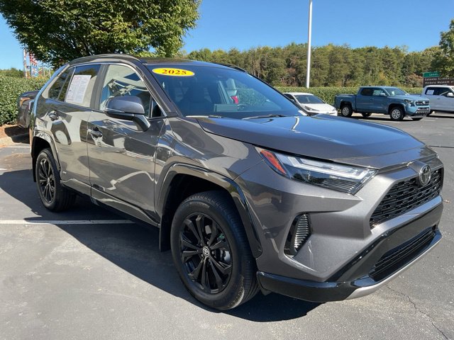 Used 2025 Toyota RAV4 SE AWD/4WD image 5