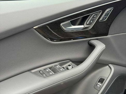 Used 2025 Audi Q7 2.0T Premium Plus w/ Premium Plus Package image 18