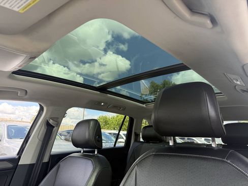Used 2022 Volkswagen Tiguan SE FWD image 12