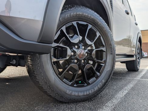 Used 2025 Nissan Armada PRO-4X w/ Pro-4X Premium Package image 36