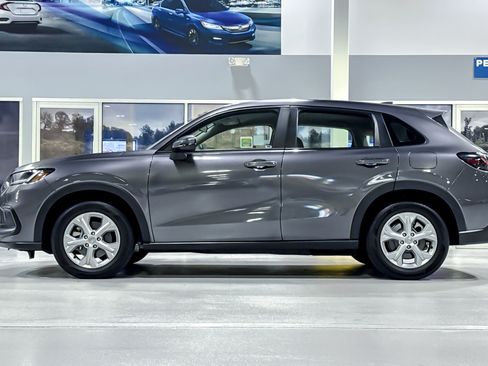 Used 2024 Honda HR-V LX image 2