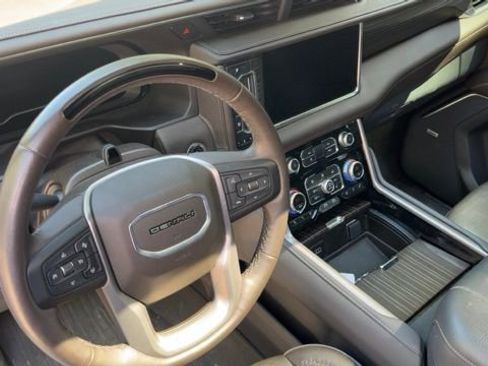 Used 2024 GMC Yukon Denali w/ Denali Reserve Package image 6