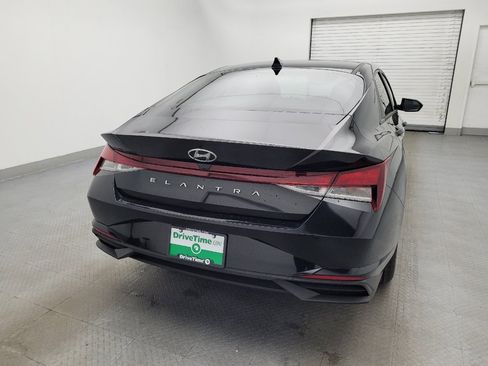 Used 2021 Hyundai Elantra SE FWD image 7