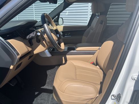 New 2026 Land Rover Range Rover SE image 7