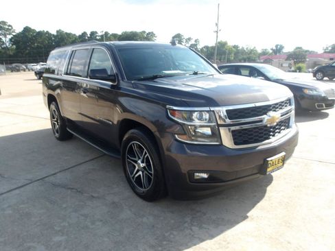 Used 2016 Chevrolet Suburban LT RWD image 4