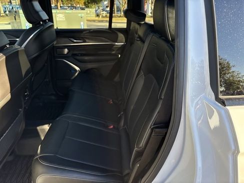 Used 2023 Jeep Grand Cherokee Overland w/ Luxury Tech Group IV image 17