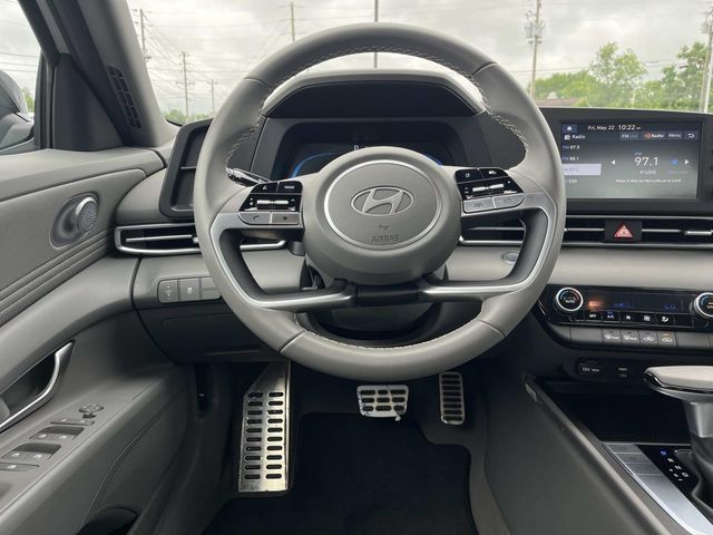 Used 2025 Hyundai Elantra Sport FWD image 13