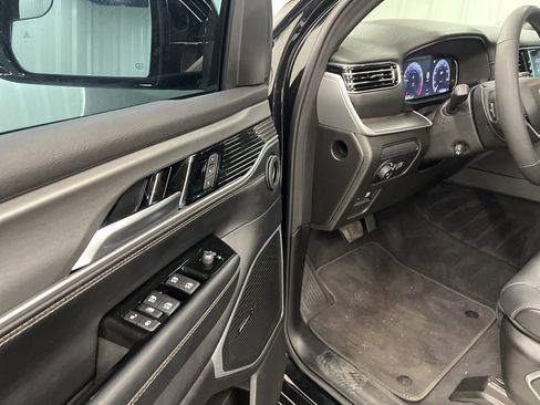 Used 2025 Jeep Wagoneer Series II image 21