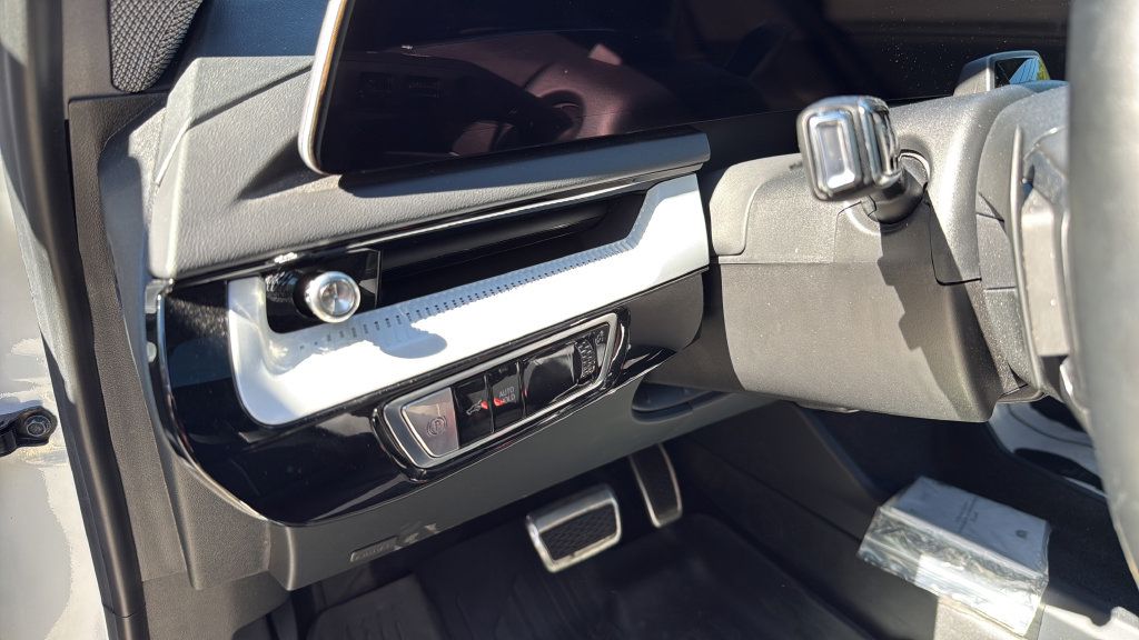 Certified 2025 Cadillac Optiq Luxury 2 w/ LPO, Floor Liner Package AWD/4WD image 30