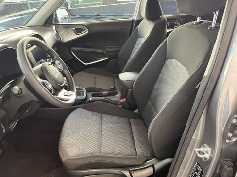 Used 2025 Kia Soul LX w/ LX Technology Package image 27