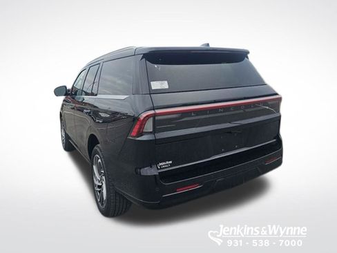 New 2026 Lincoln Navigator Reserve AWD/4WD image 2