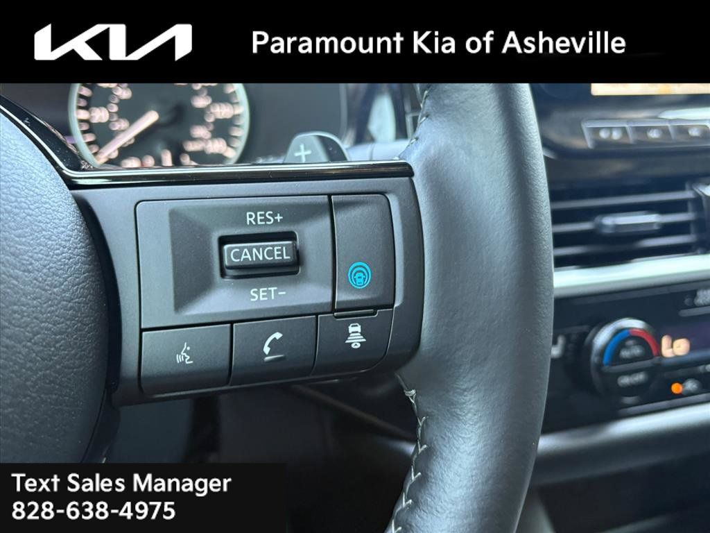 Used 2025 Nissan Pathfinder SL AWD/4WD image 16