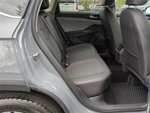 New 2024 Volkswagen Taos SE image 30