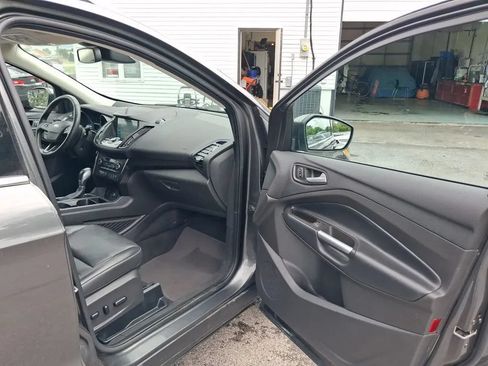 Used 2019 Ford Escape Titanium AWD/4WD image 29