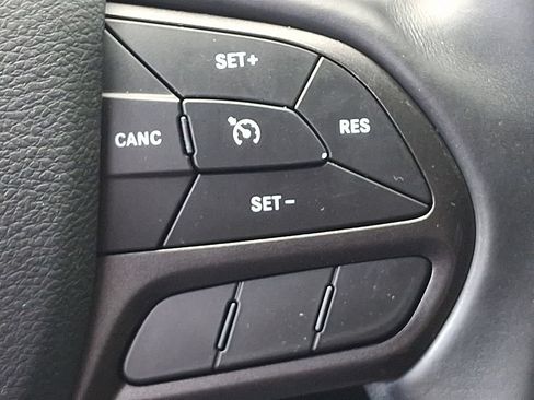 Used 2019 Jeep Cherokee Trailhawk AWD/4WD image 22