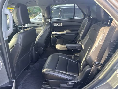 Used 2023 Ford Explorer XLT w/ Equipment Group 202A RWD image 5