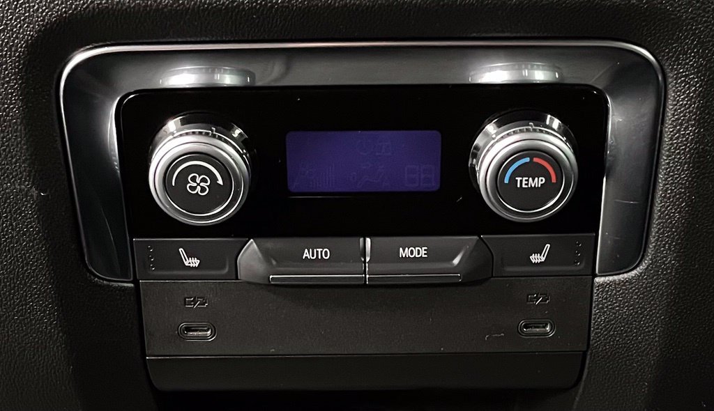 Used 2025 GMC Yukon XL Denali AWD/4WD image 43