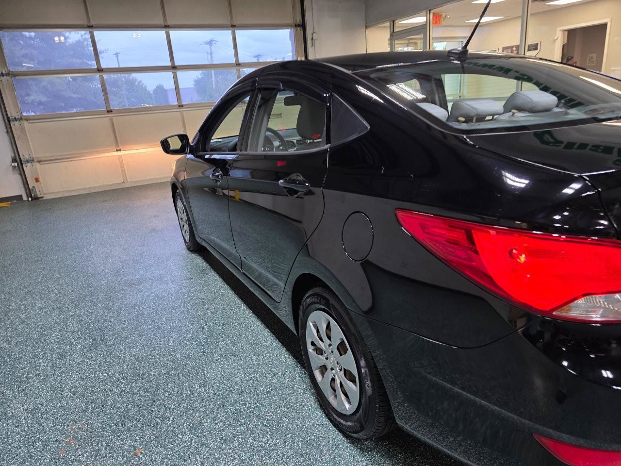 Used 2017 Hyundai Accent SE FWD image 10