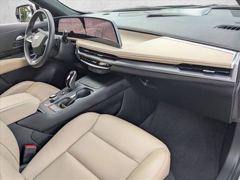 Used 2025 Cadillac XT4 Premium Luxury image 22