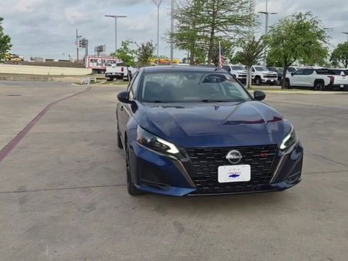 Used 2024 Nissan Altima 2.5 SR image 3